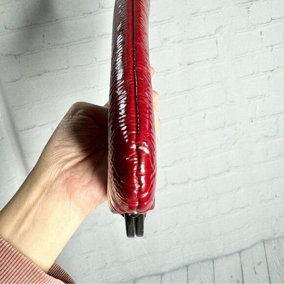 HOBO international red crinkle patent leather large kisslock clutch wallet - Picture 9 of 11